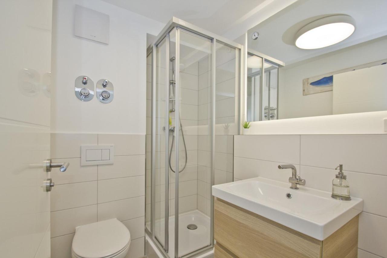 Ferienwohnung Mit Balkon Und Meerblick - Ferienresidenz Zwei Bodden Fewo 1-4 Lietzow Ngoại thất bức ảnh