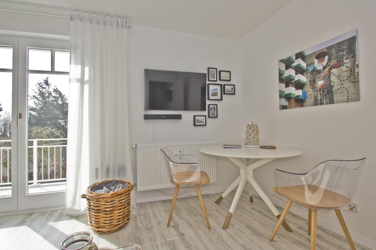 Ferienwohnung Mit Balkon Und Meerblick - Ferienresidenz Zwei Bodden Fewo 1-4 Lietzow Ngoại thất bức ảnh